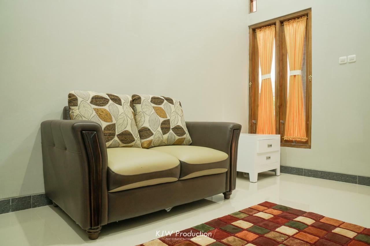 M Stay Guest House Jogja Yogyakarta Eksteriør billede